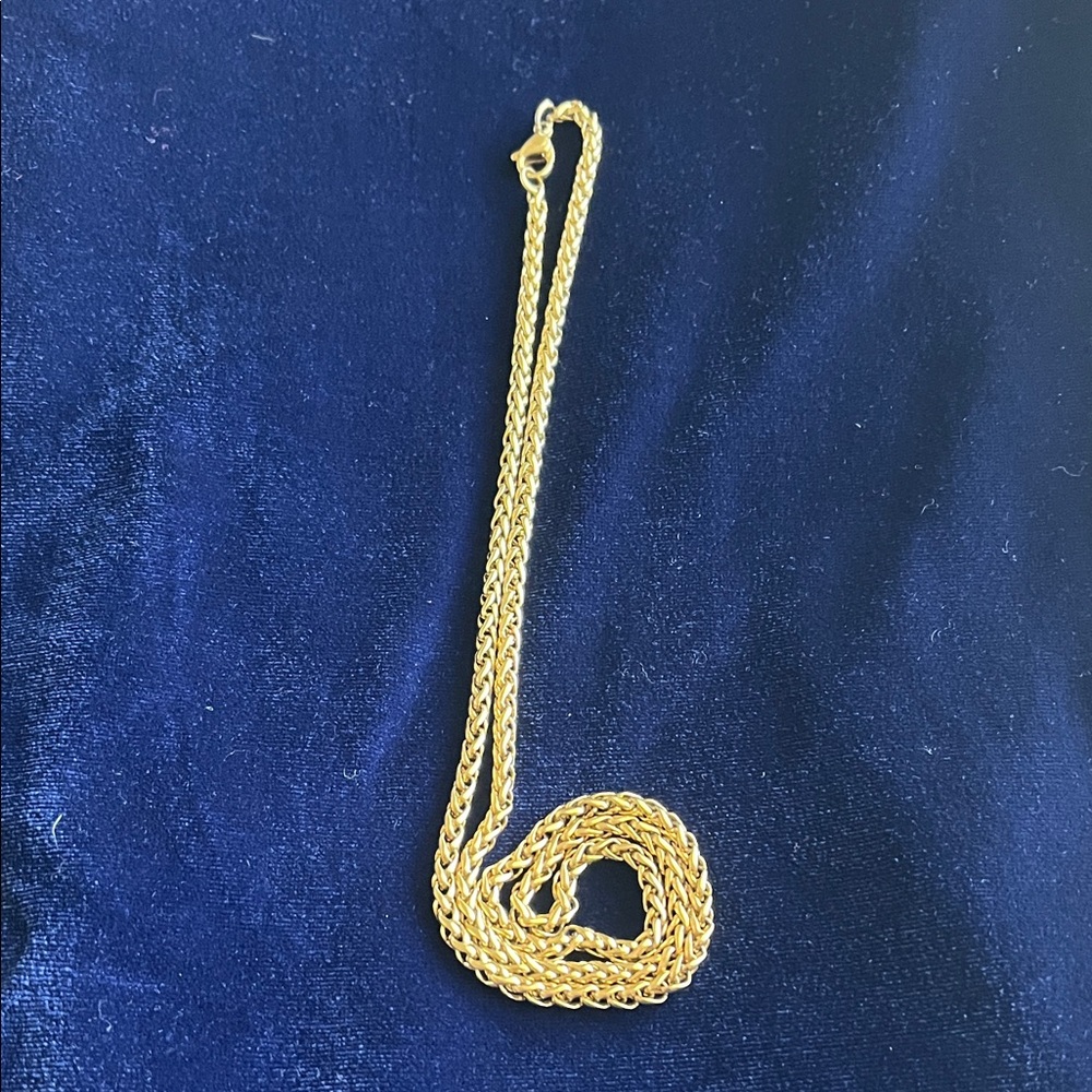 Elegant Gold Chain Necklace